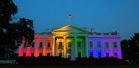 Weißes Haus in Regenbogenfarben