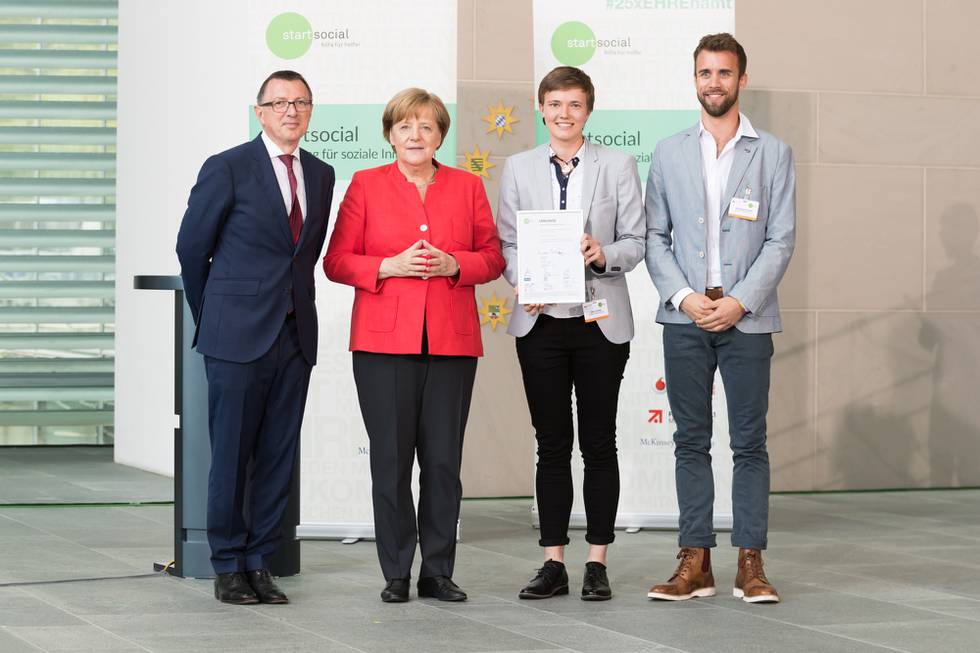 Angela Merkel &amp; SCHLAU