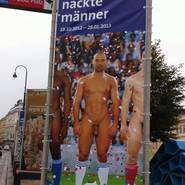 Foto: Andrea M. Junker / Plakate zur Ausstellung Nackte Männer" im Wiener Leopold Museum. Bei Facebook verbotene Pornografie.