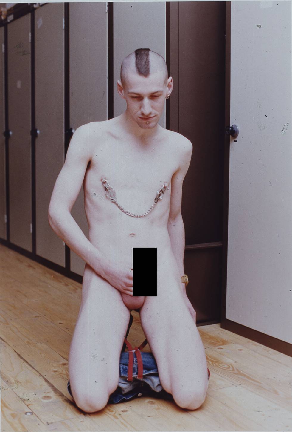 wolfgang-tillmans-kneeling-nude-1997-galerie-buchholz-berlin-cologne Kopie.jpg