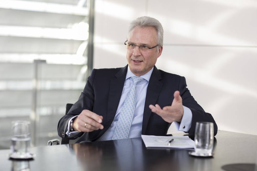 Bayer AG Personalvorstand Dr. Hartmut Klusik