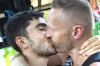 Kuss beim Hamburg Pride 2019
