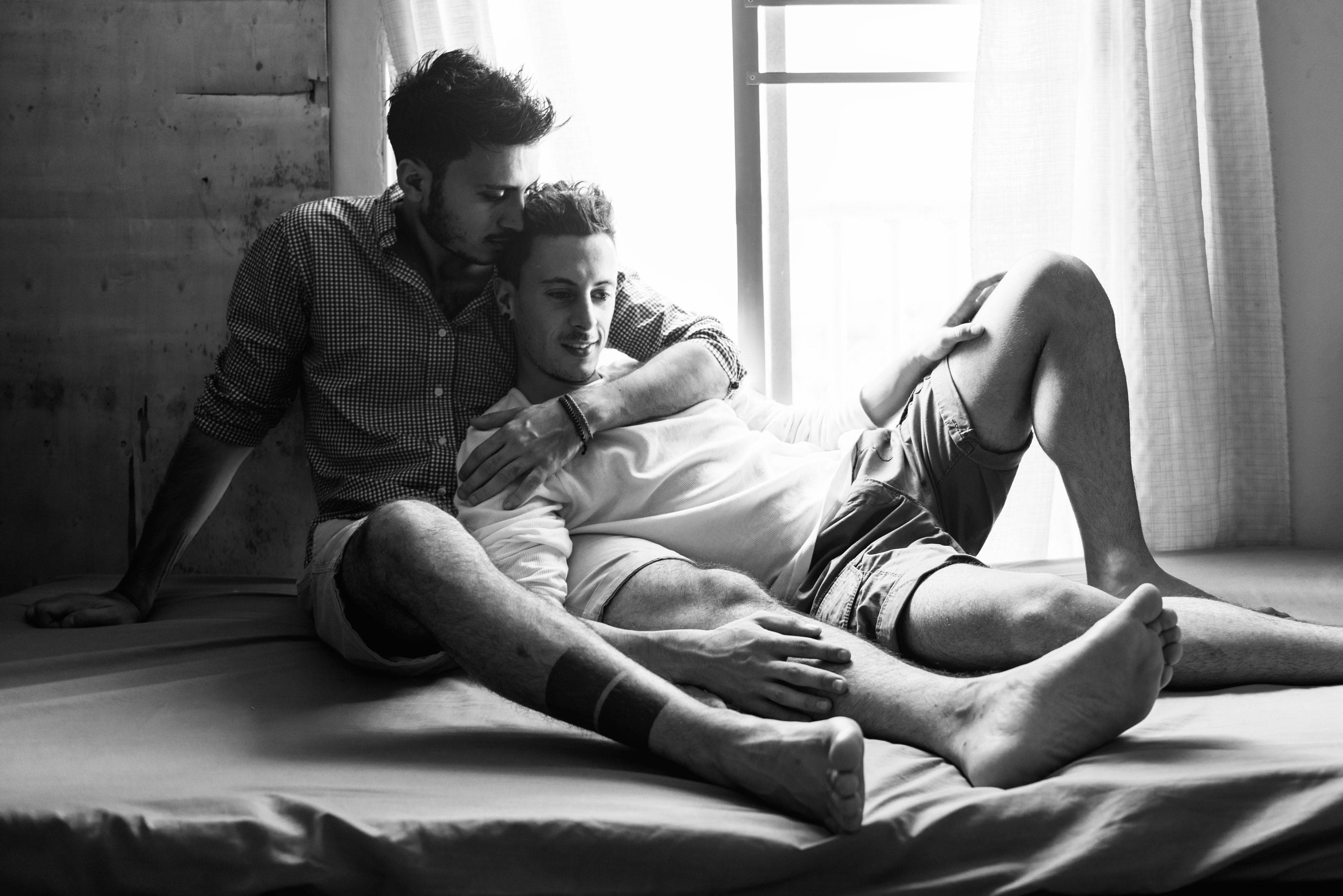 Bett im schwule männer Männer