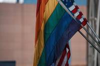 Pride Flagge und USA Flagge