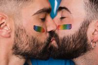 kissing-homosexual-couple.jpeg
