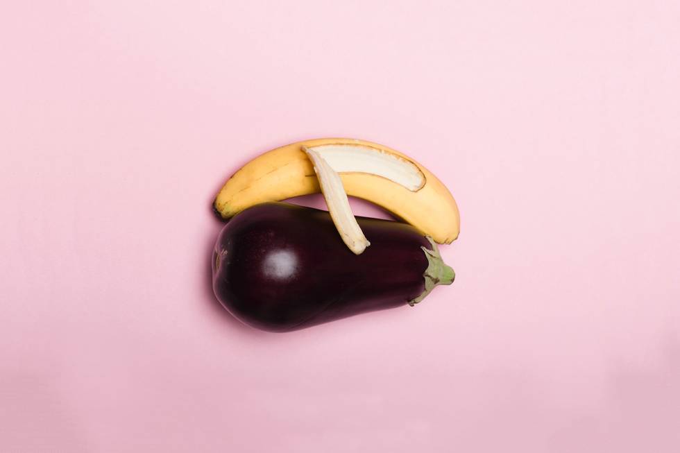 deon-black-aubergine-banane-penis-unsplash.jpg