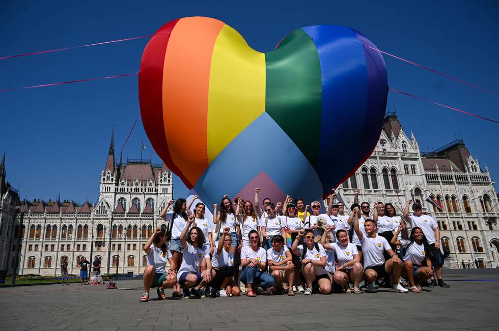 Budapest_Rainbow_Flashmob_Attila_Kisbenedek_AFP.jpg