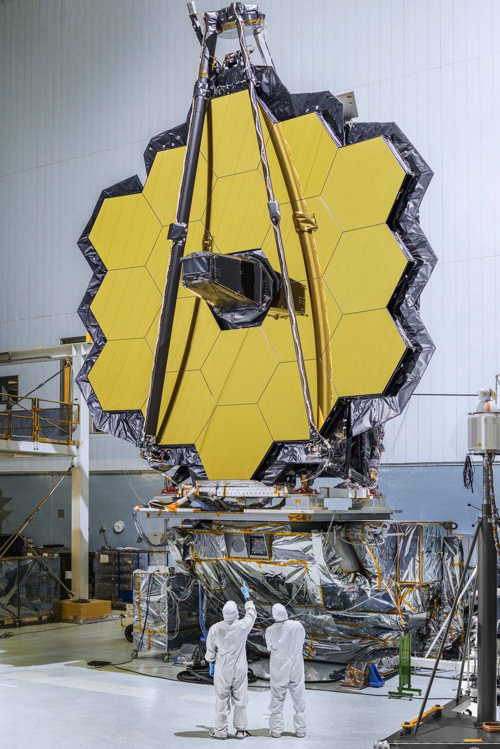James_Webb_Space_Telescope_Mirrors_Will_Piece_Together_Cosmic_Puzzles_(30108124923).jpg