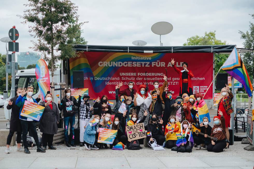 Initiative GFA_Aktion zum Bundesweiten Queeren Aktionstag in Berlin_19.09.2021_Foto von Maximilian Gödecke .png