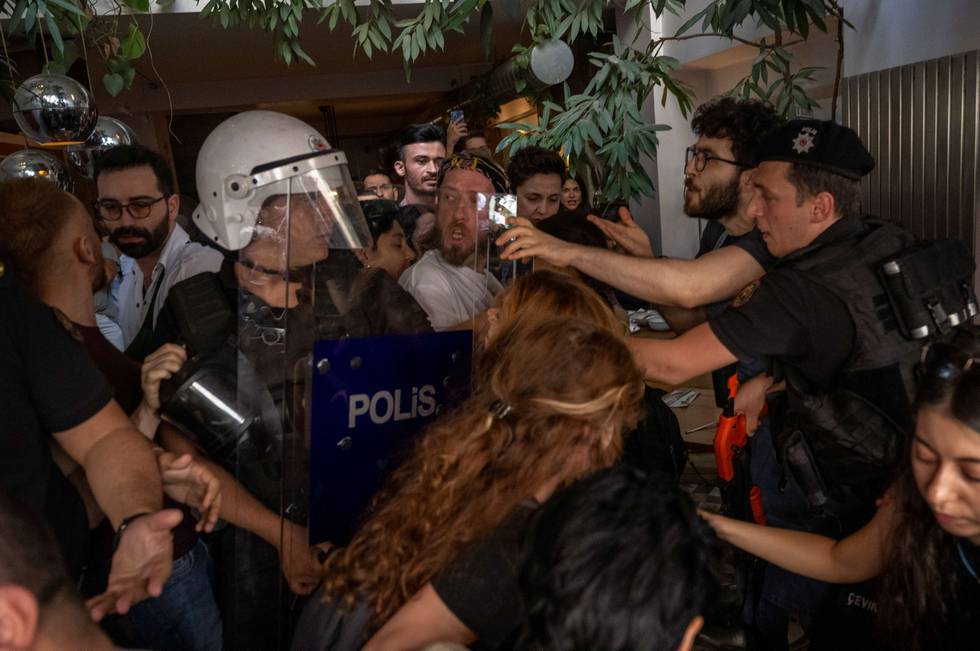 istanbul_pride_2022_polizeigewalt_foto_bulent_kilic_afp.jpg