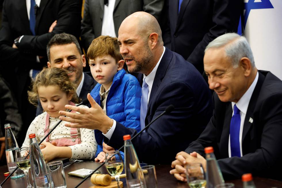Amir-Ohana_Benjamin-Netanjahu_AFP.jpg