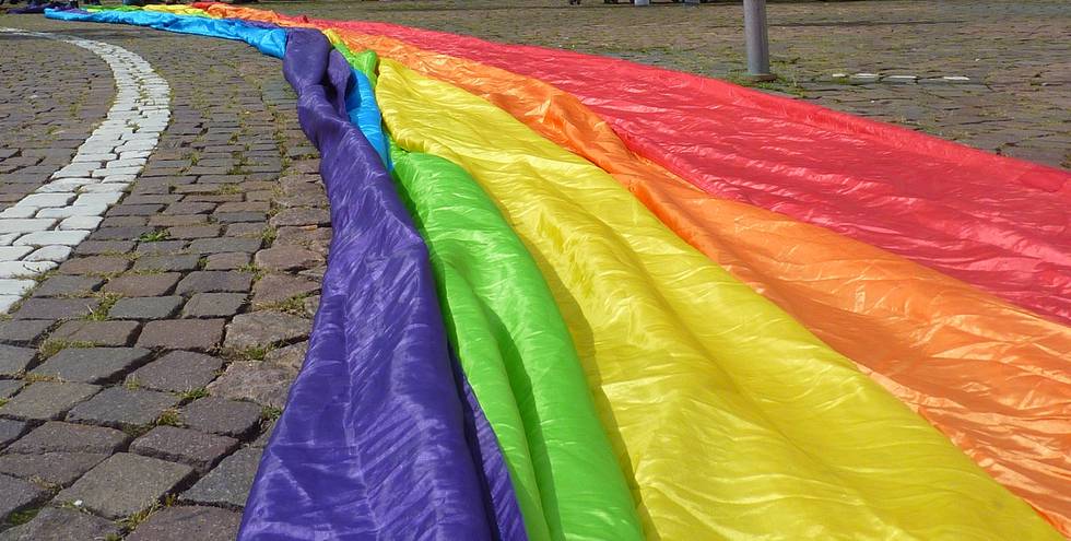 Regenbogenflagge_Pflaster.jpg